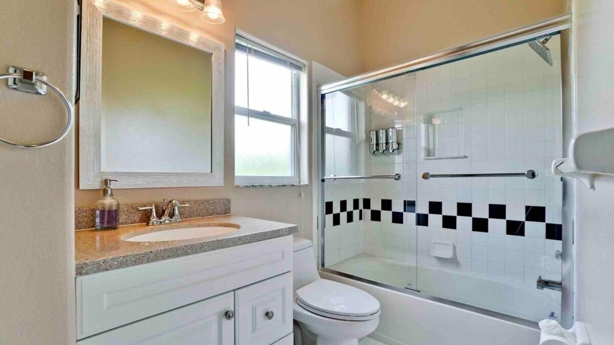Serenity, Luxury Waterfront Oasis w Private Pool - Sleep 12 - 4