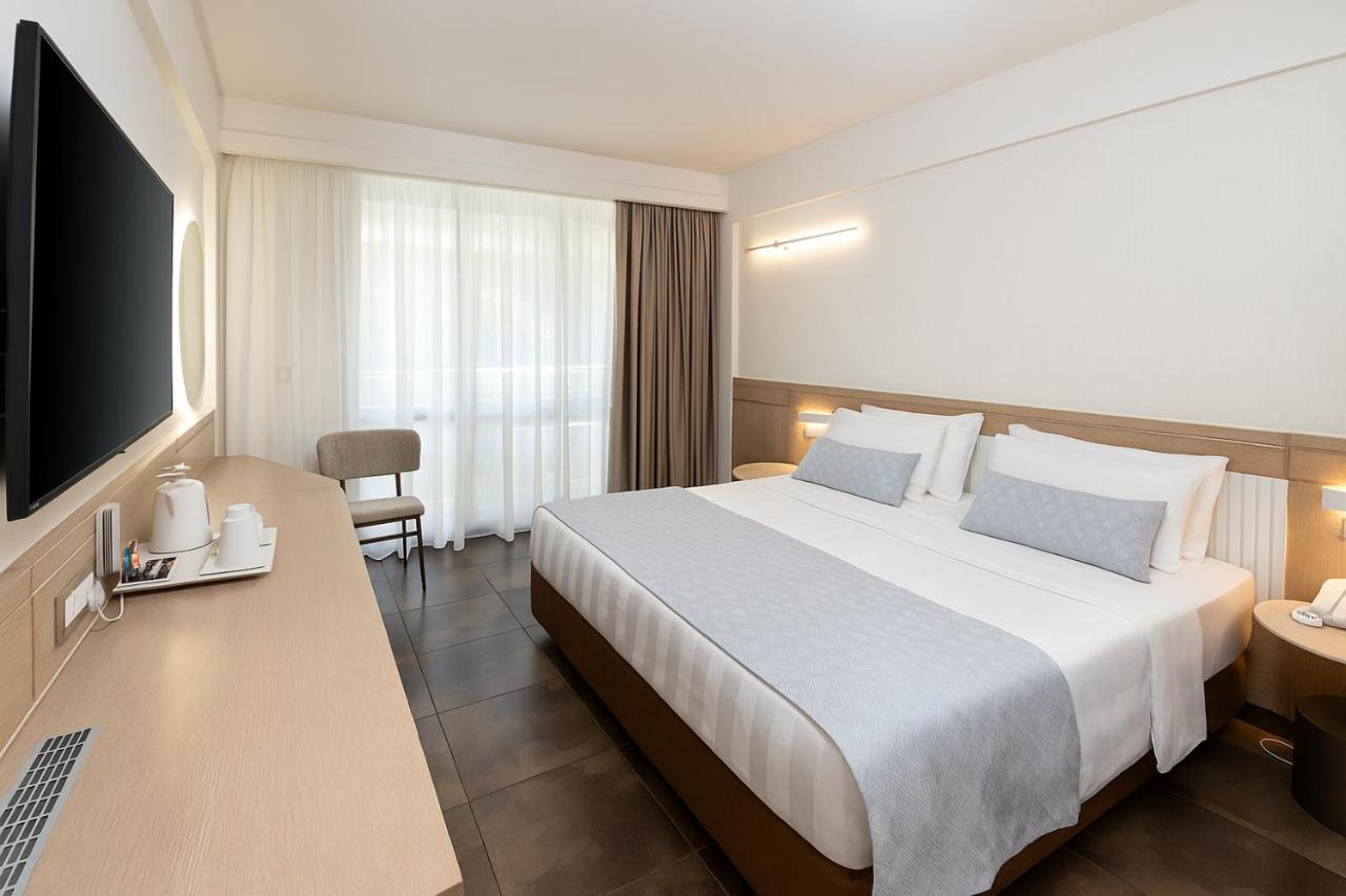 Thalassa Beach Resort & Spa (Adults Only) - 4