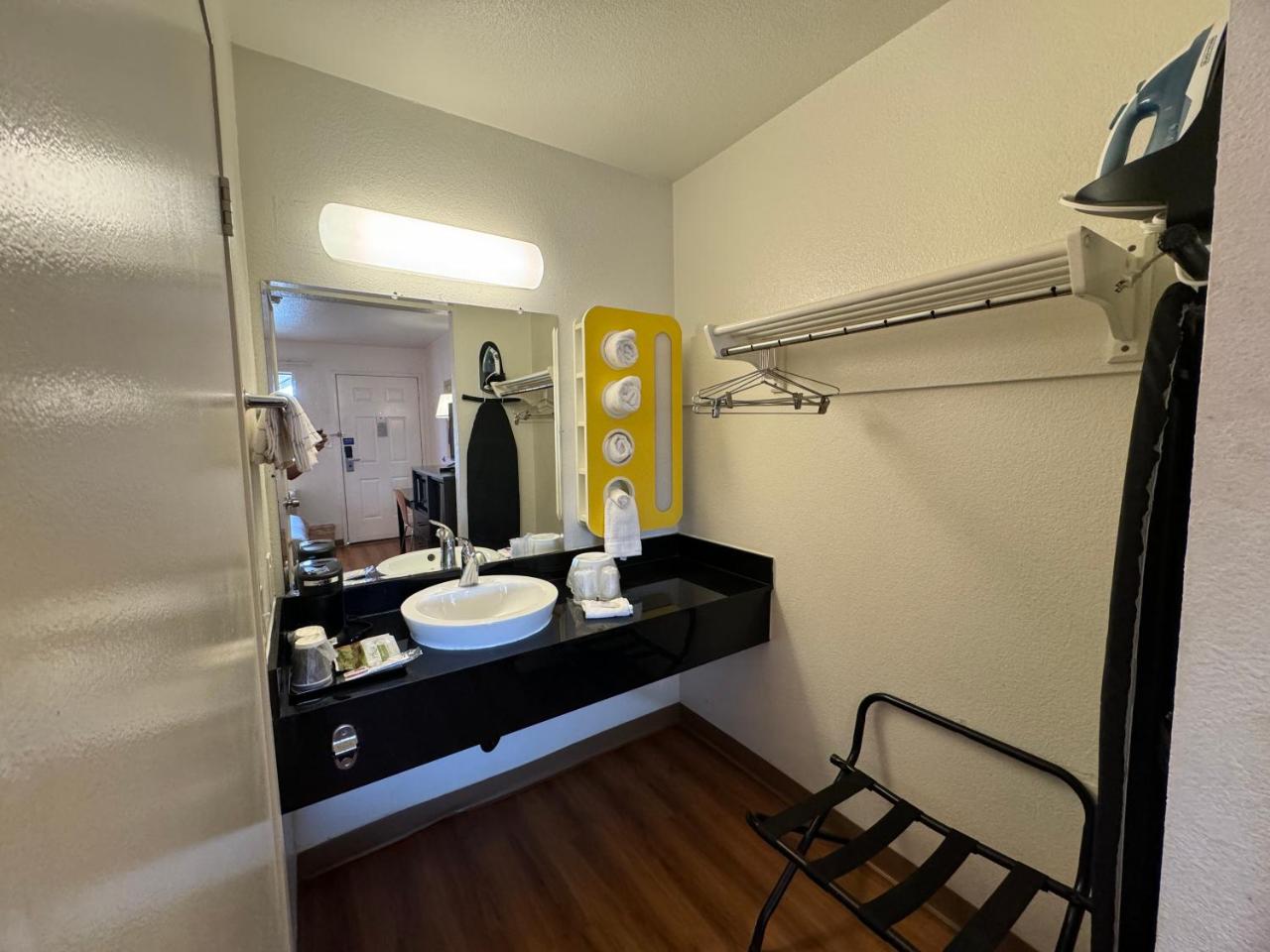 Studio 6 Bellflower CA Los Angeles photo 2