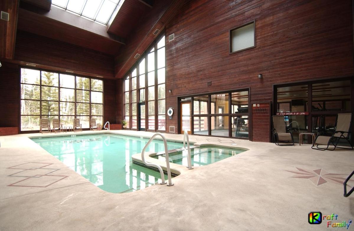 Royal Vista III Pool-Spa Ski-in out Gym, Sauna, Laundry, BBQ - 4