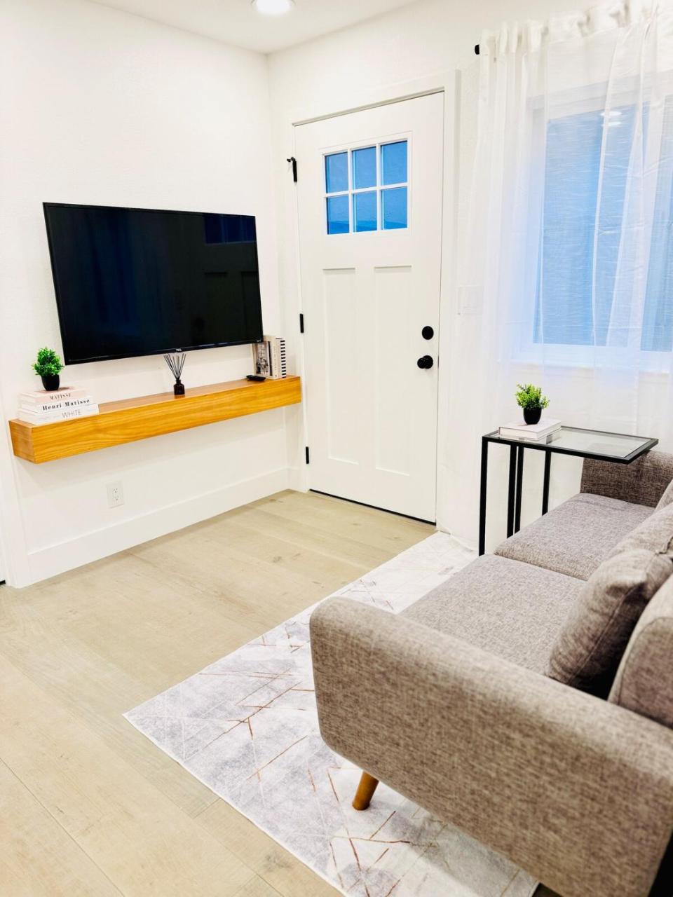 Modern 2BR Guest Suite with Kitchen, Free Parking, Fire Pit - 10 mins to SJC - 2