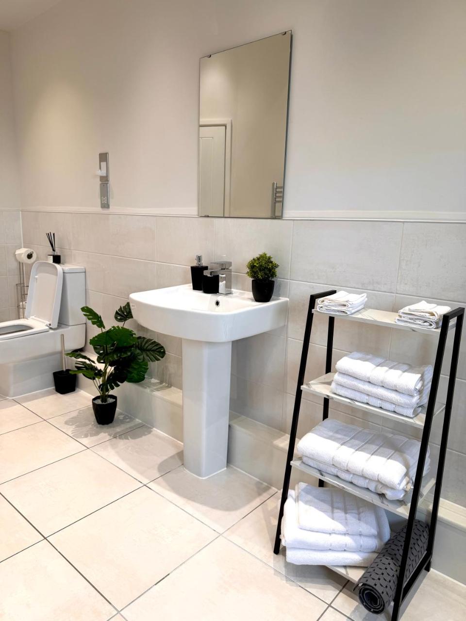 Luxe Duplex Penthouse Stay in Leeds Centre - Free Parking - 2