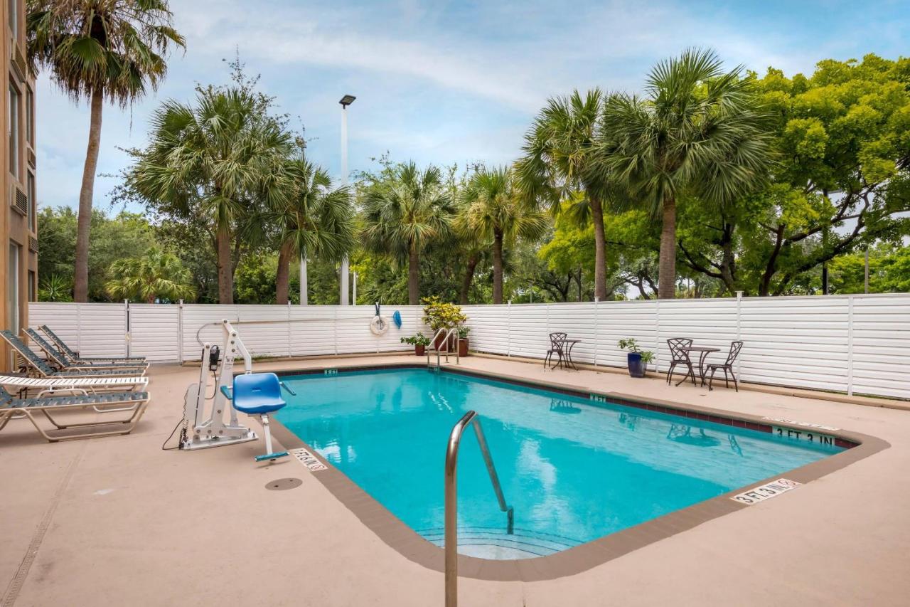 Comfort Inn & Suites Fort Lauderdale West Turnpike Thumbnail