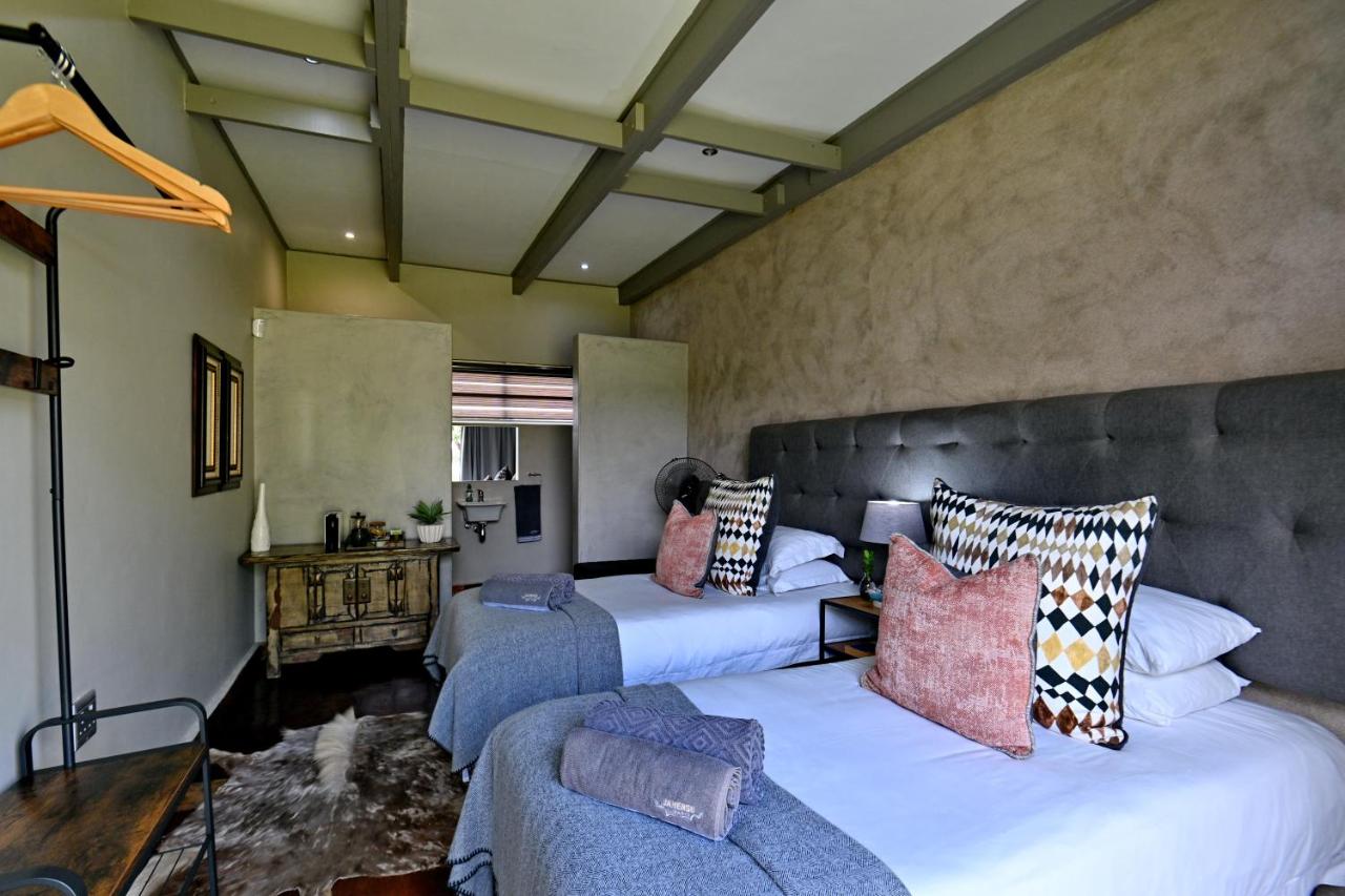 Buffalo Thorn Tree Lodge - Nearby Sun City photo 3