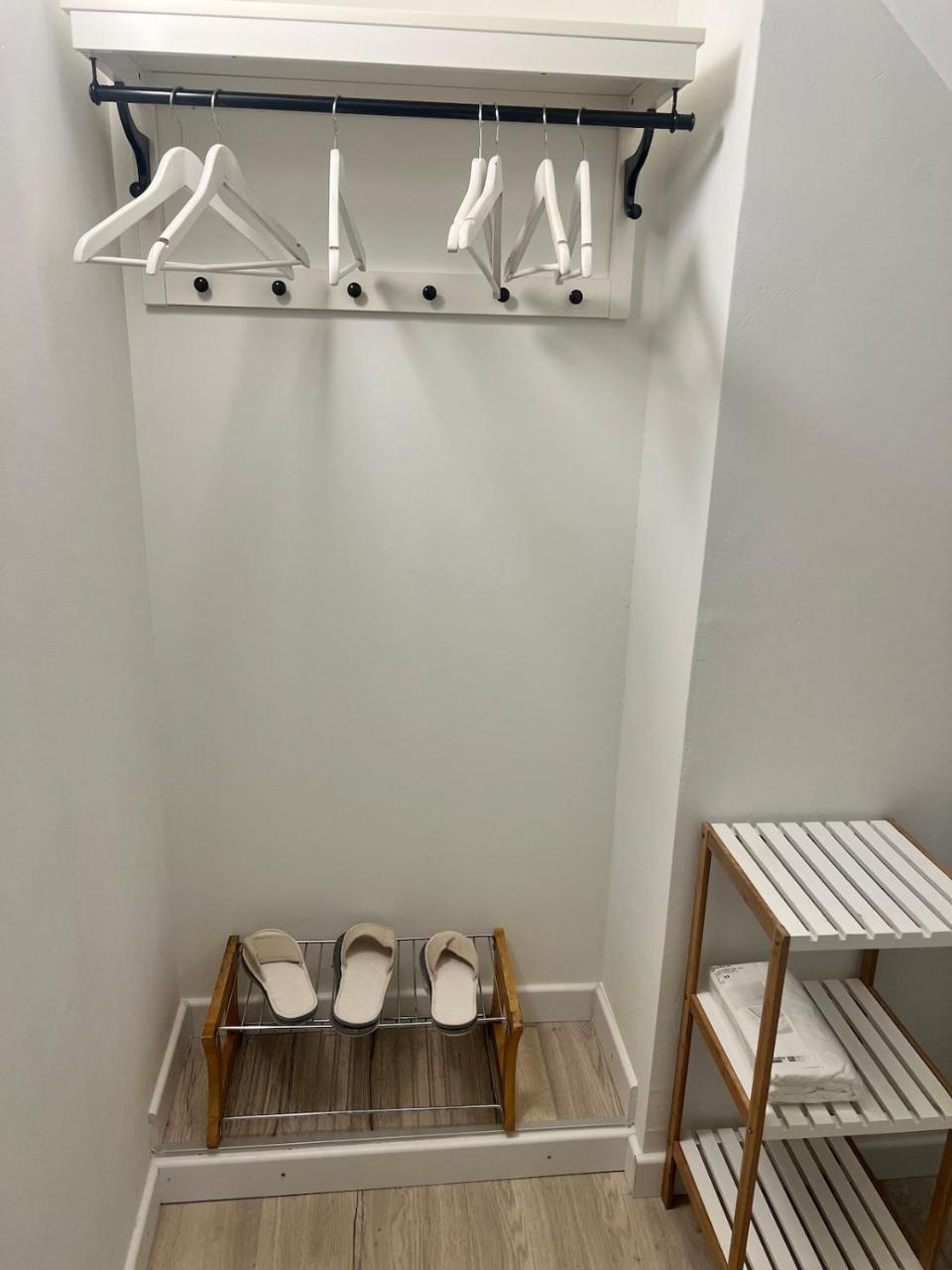 Newly Renovated Stylish & Spacious Studio - 4