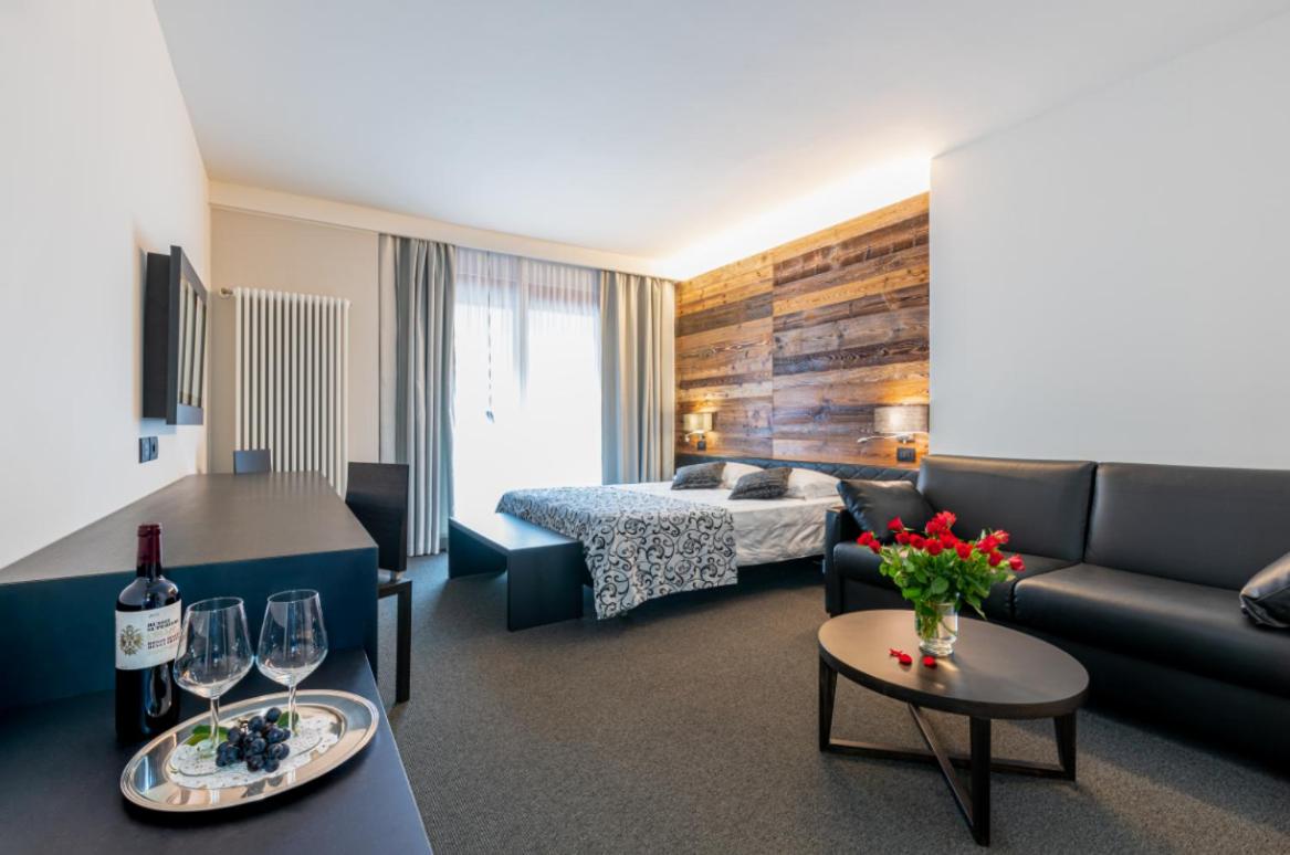 Hotel La Perla - 4