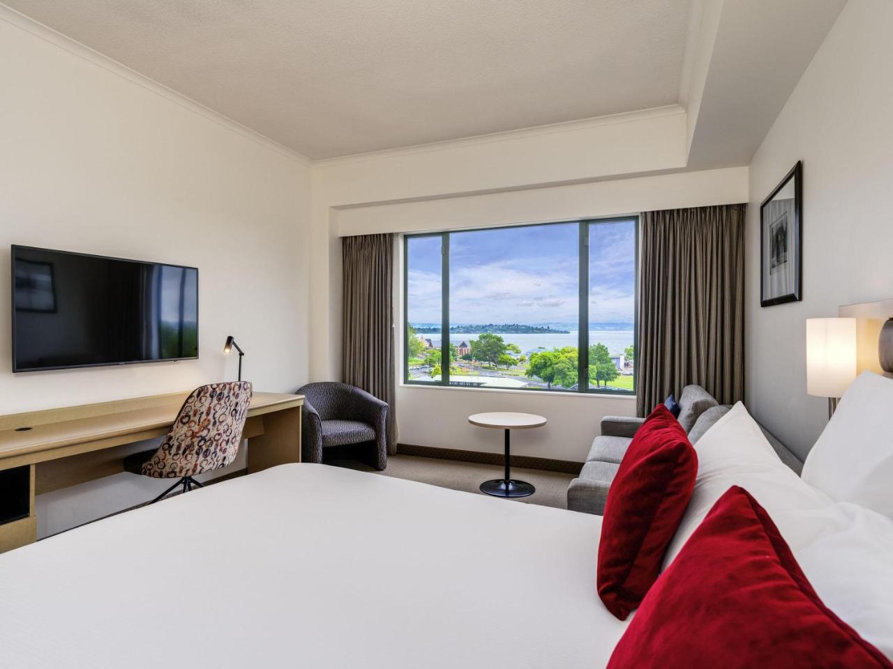 Novotel Rotorua Lakeside photo 2