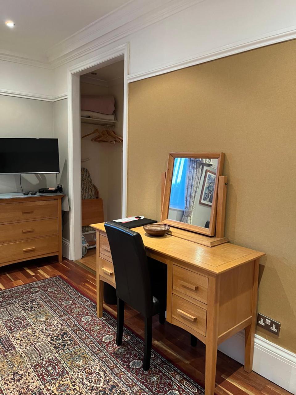 Acorn Guest House in Hull - 3