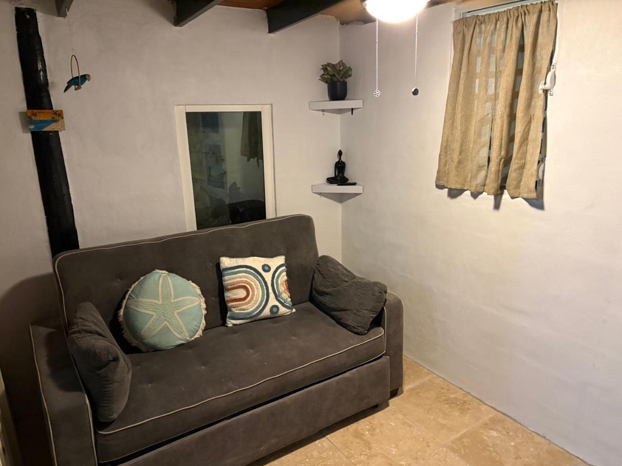 Cocobeach Cabin 2 Rooms 2 days minimum no pets photo 4