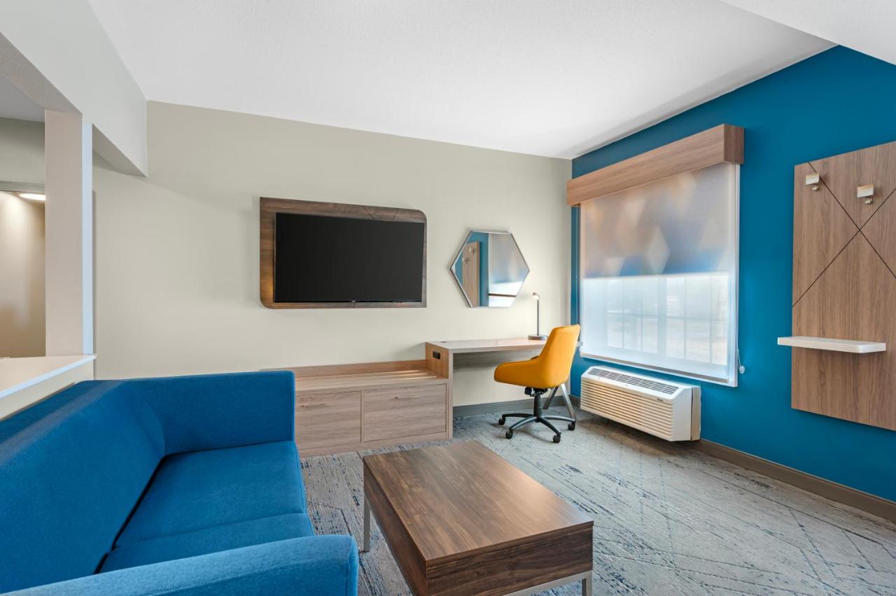 Holiday Inn Express & Suites Indianapolis - East by IHG photo 3