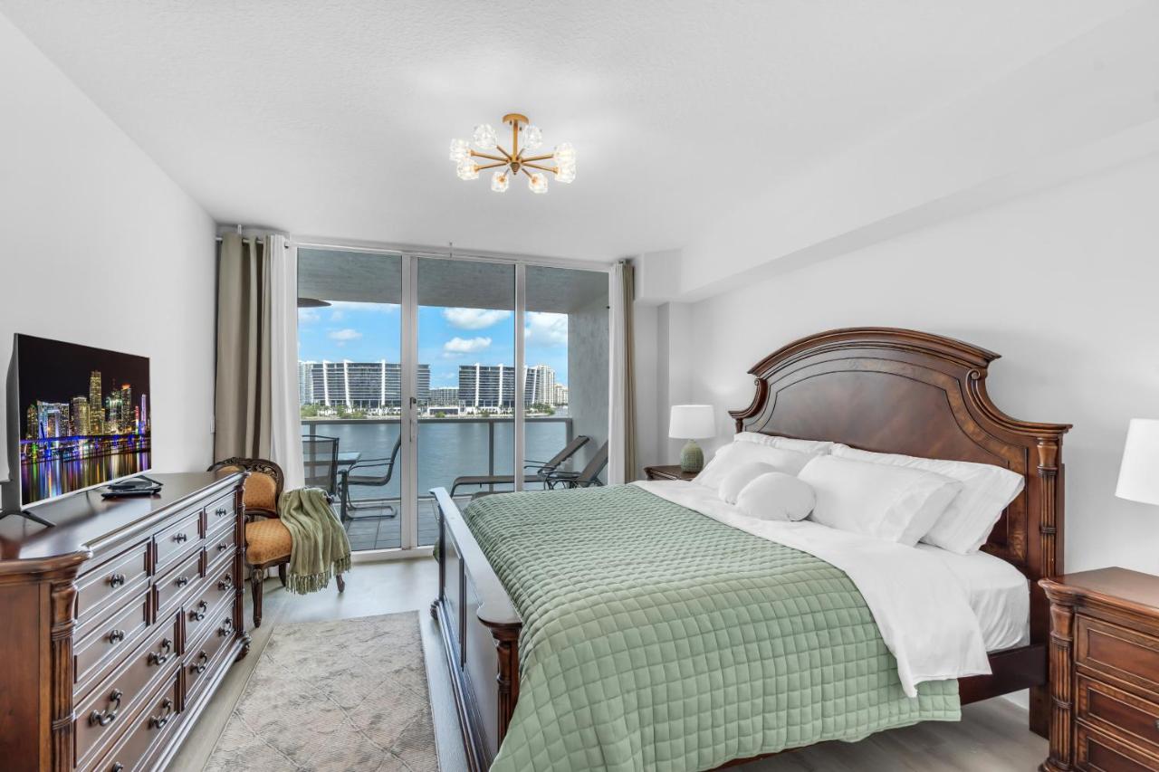 Waterview Luxury 2-Bedroom Condo Sunny Isles Beach - 4