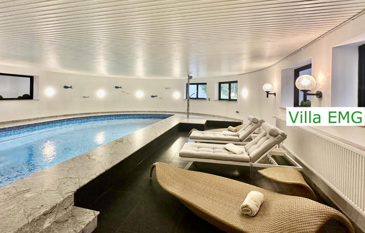 Luxus Ferienhaus Villa EMG München in Moosburg mit Pool, SPA, Kamin, Wald, See für Familien Gruppen bis 24 Personen