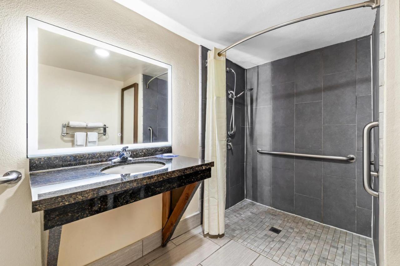 Quality Inn & Suites Victorville - Hesperia photo 3