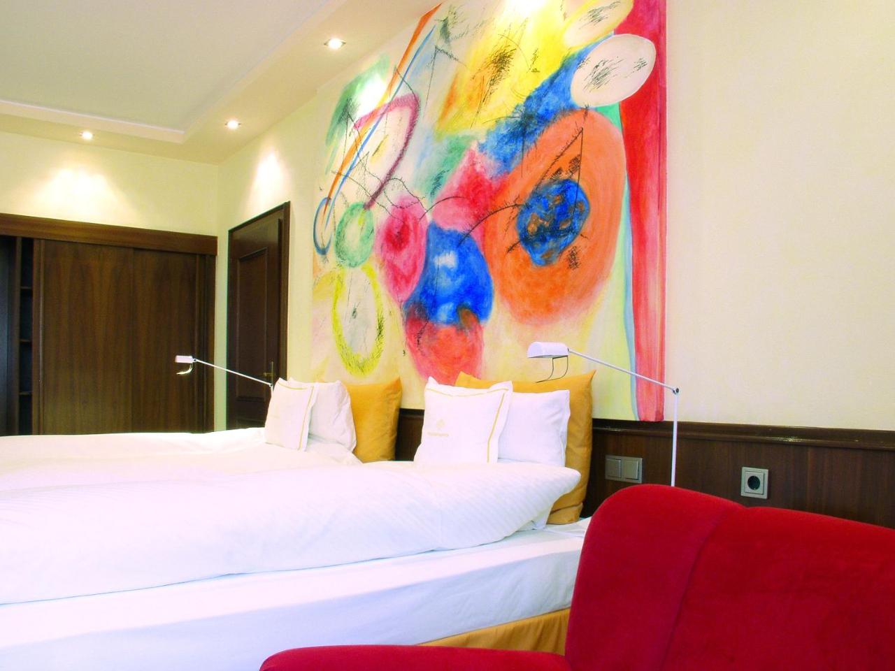 RomanticHOTEL Goldener Karpfen - das kleine, feine Grandhotel direkt in der Altstadt photo 3
