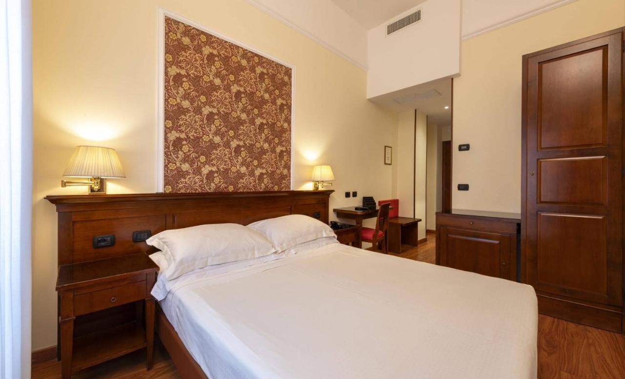 Lancaster Hotel photo 2