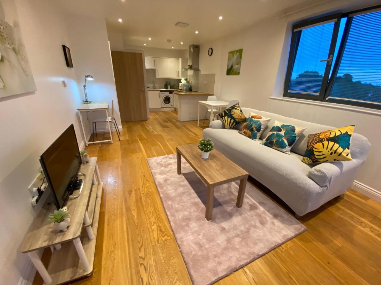 Executive North London Southgate Serviced Apartment - Contractors Ready - 3