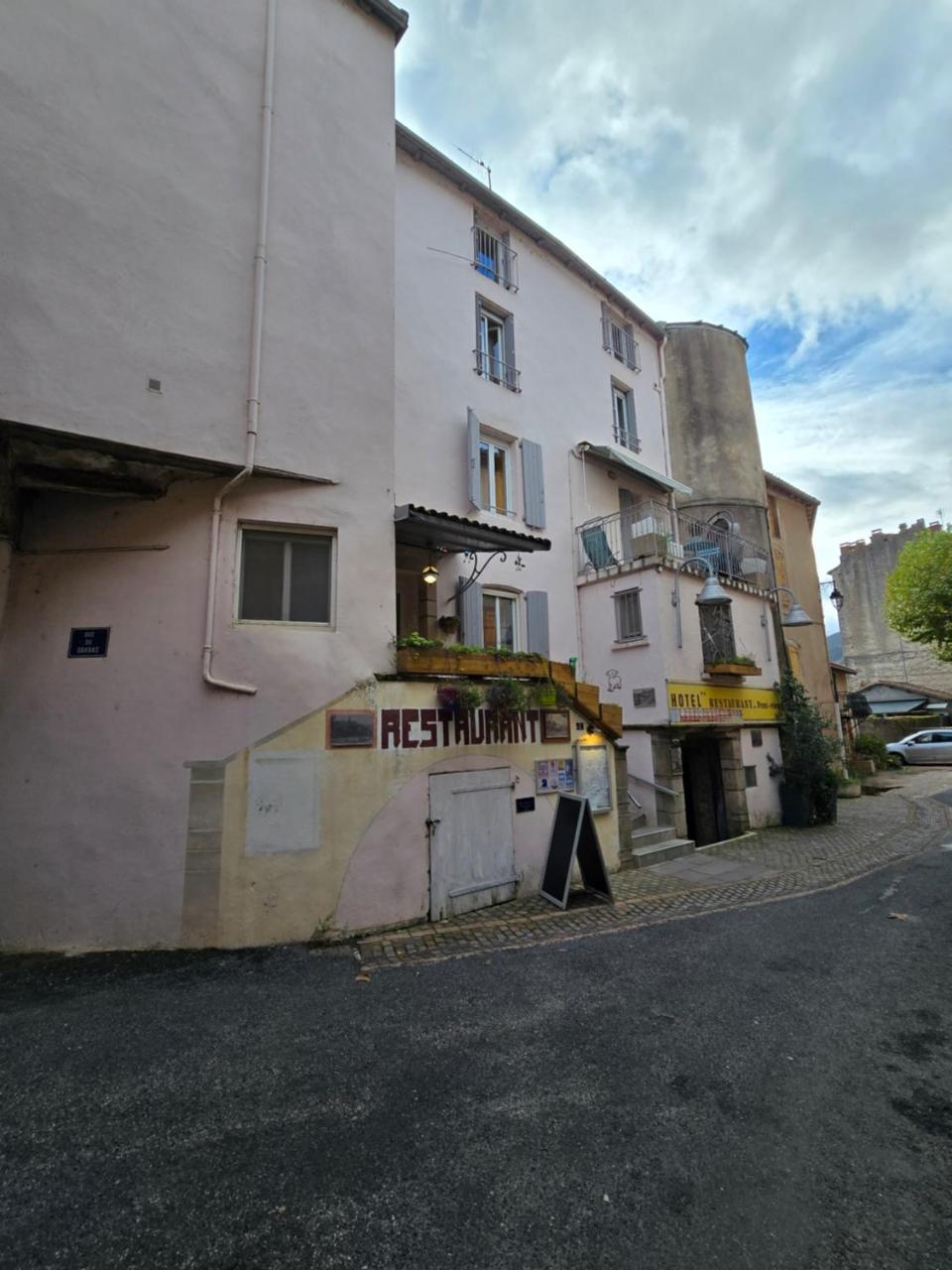 Hôtel Restaurant du Pont Vieux photo 2