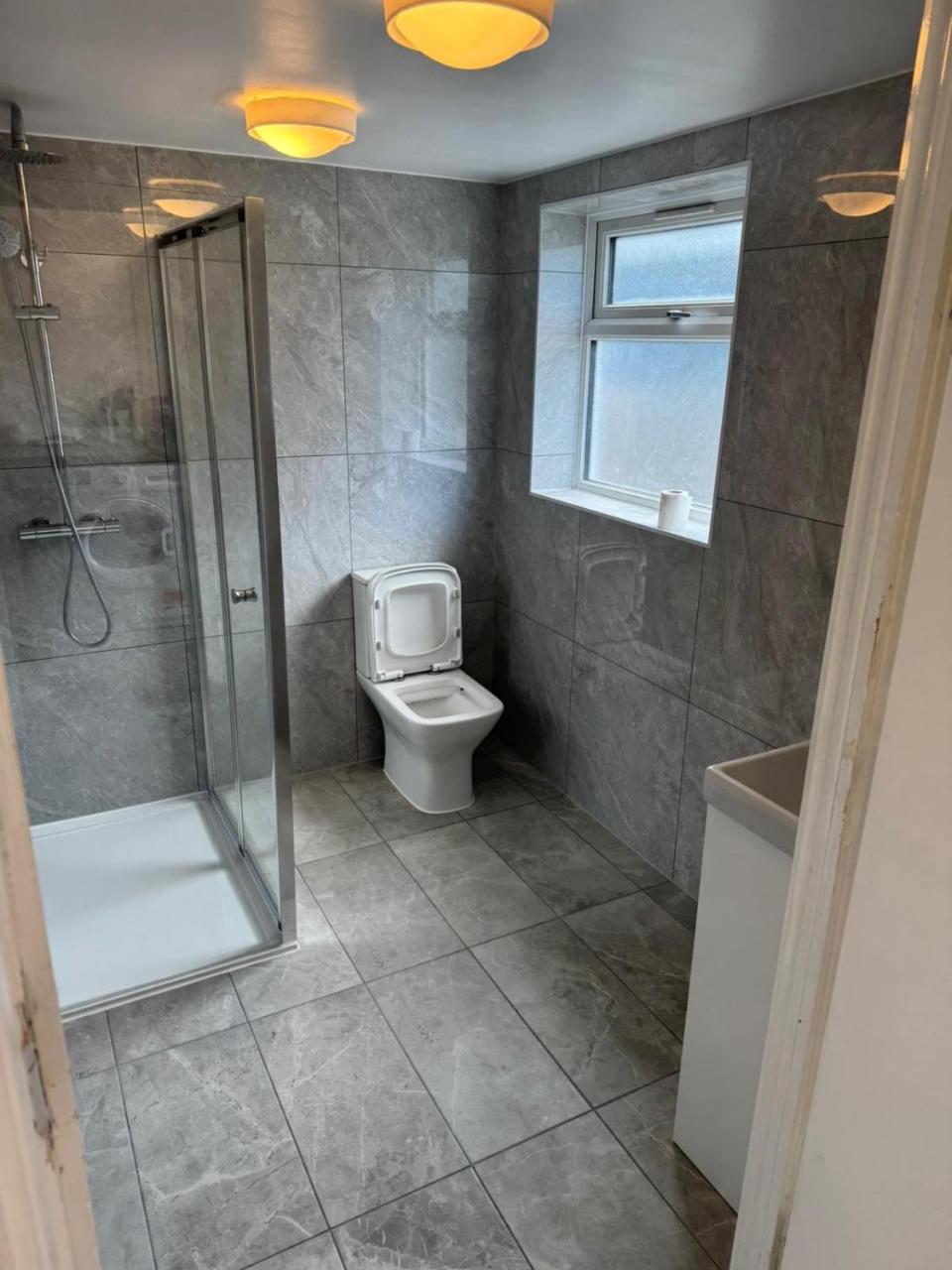 Charming 3 Bed Home Stay - 3