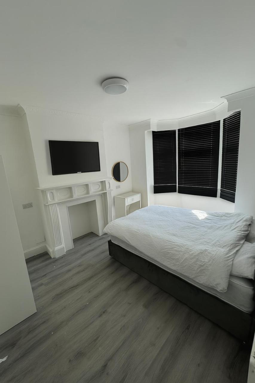 Charming 3 Bed Home Stay - 6