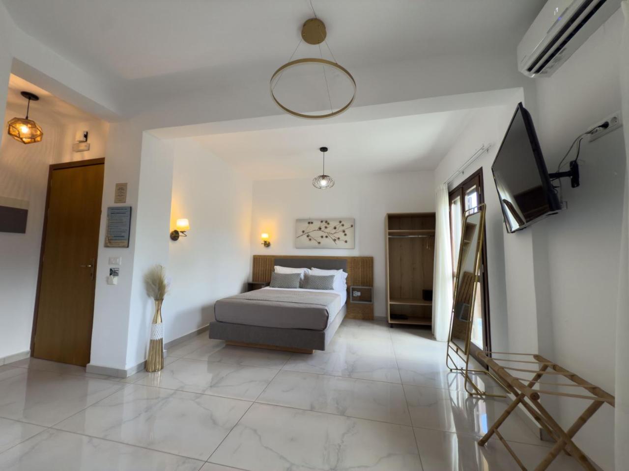 Deluxe Suites photo 4