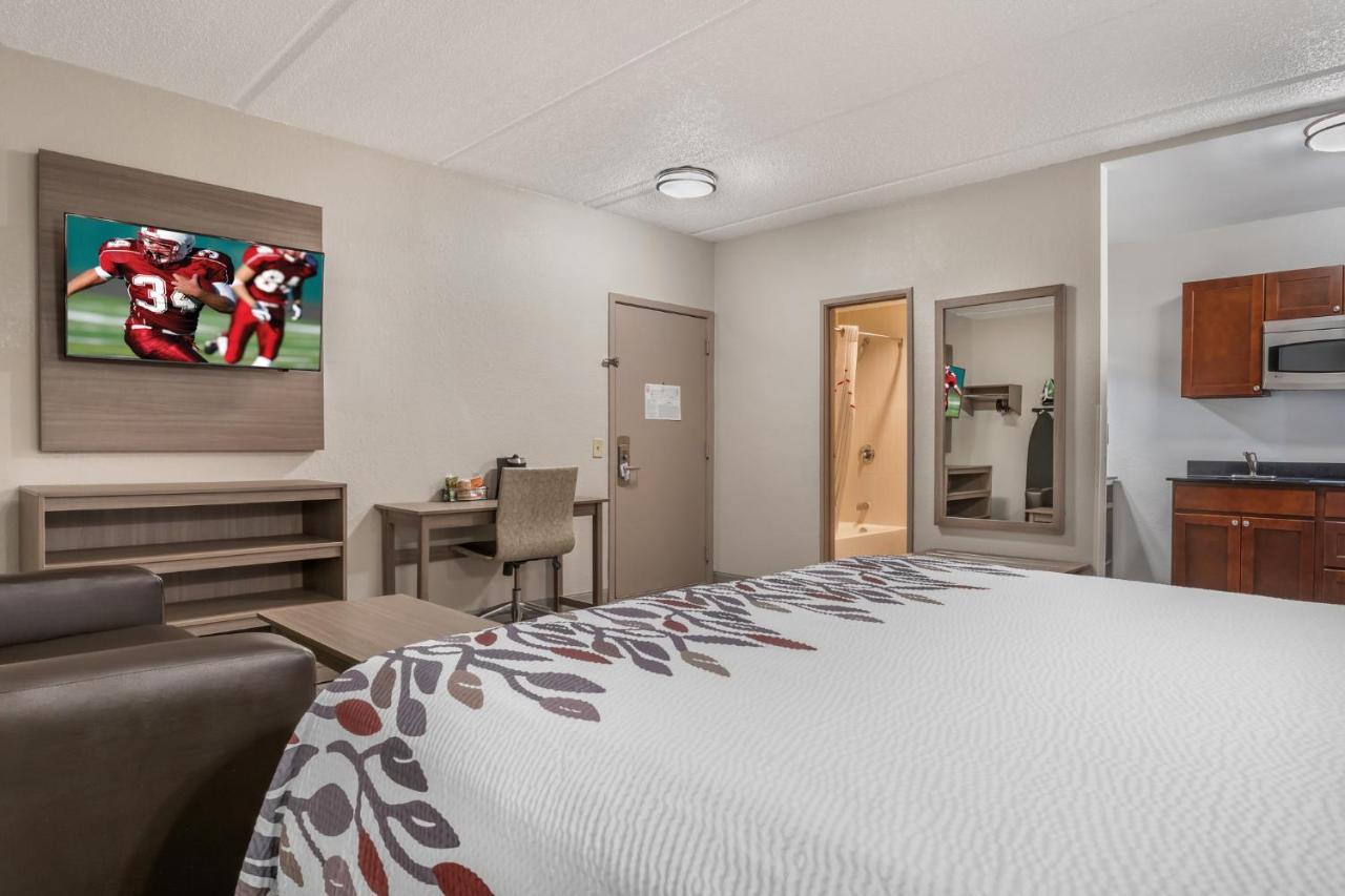 Red Roof Inn Houston Brookhollow photo 4