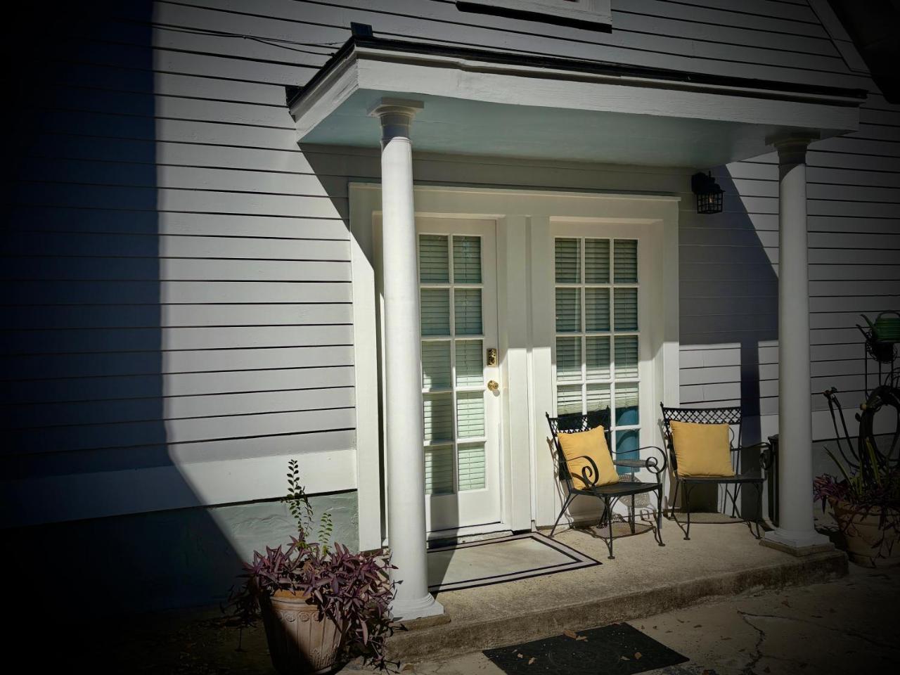 Chesnut Cottage Inn photo 2