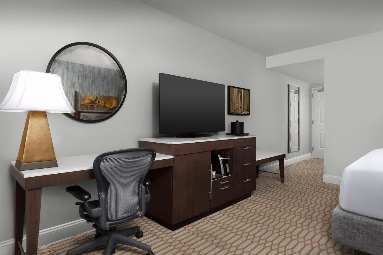 Virginia Crossings Hotel & Conference Center, Tapestry Collection by Hilton photo 3