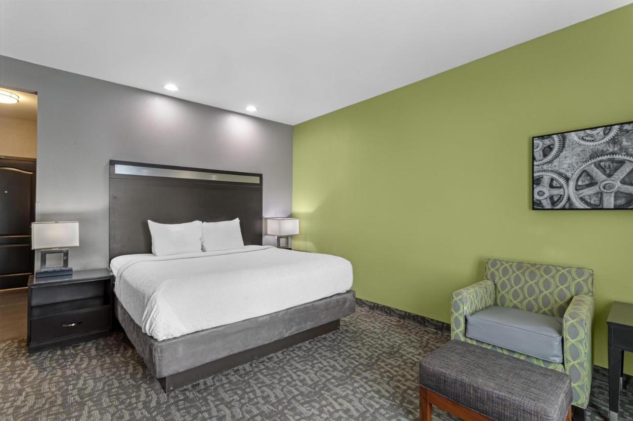 Best Western Plus Bay City Inn & Suites photo 4