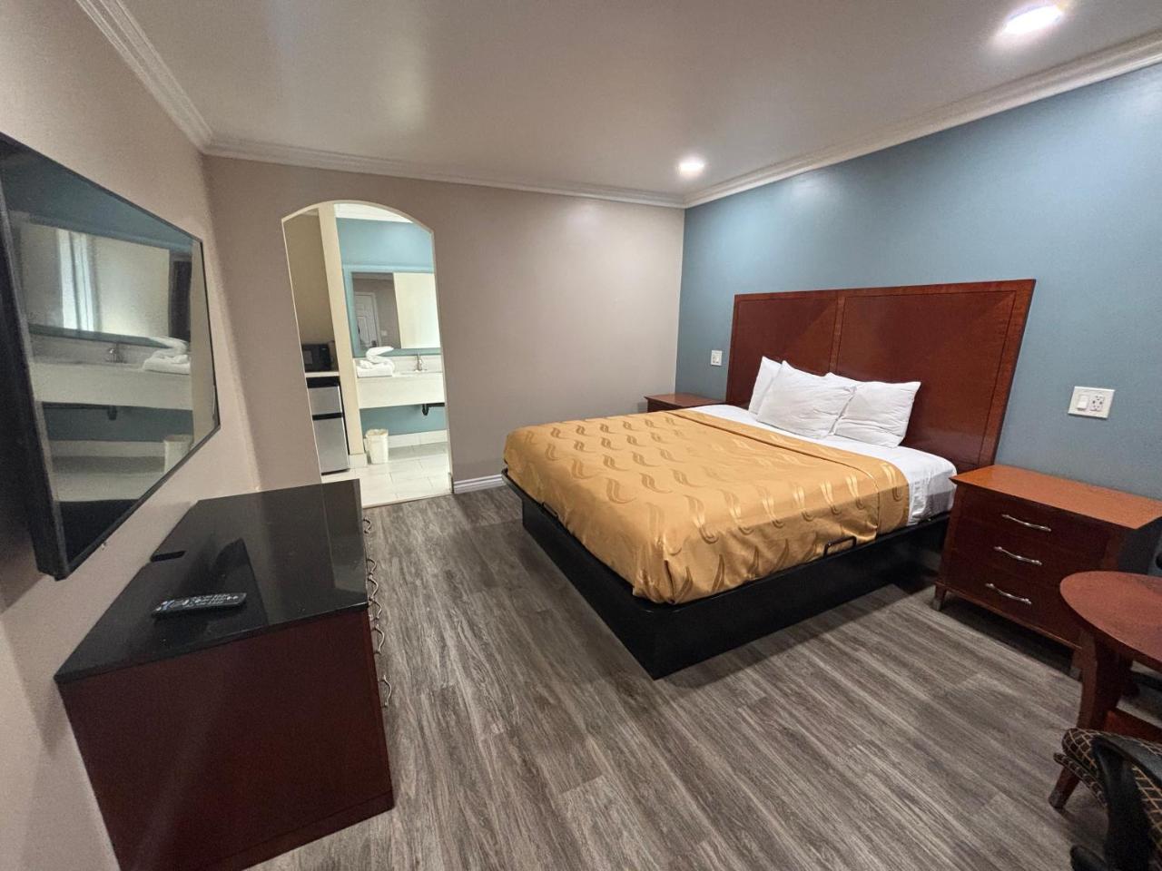 Economy Inn - Burbank Airport photo 4