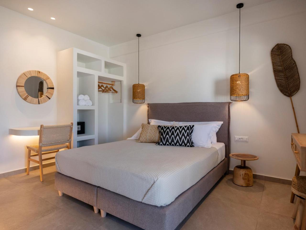 Paranthos Island Living - 4
