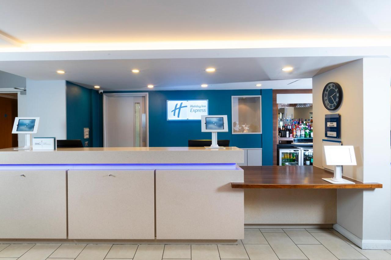 Holiday Inn Express Birmingham Oldbury by IHG - 5