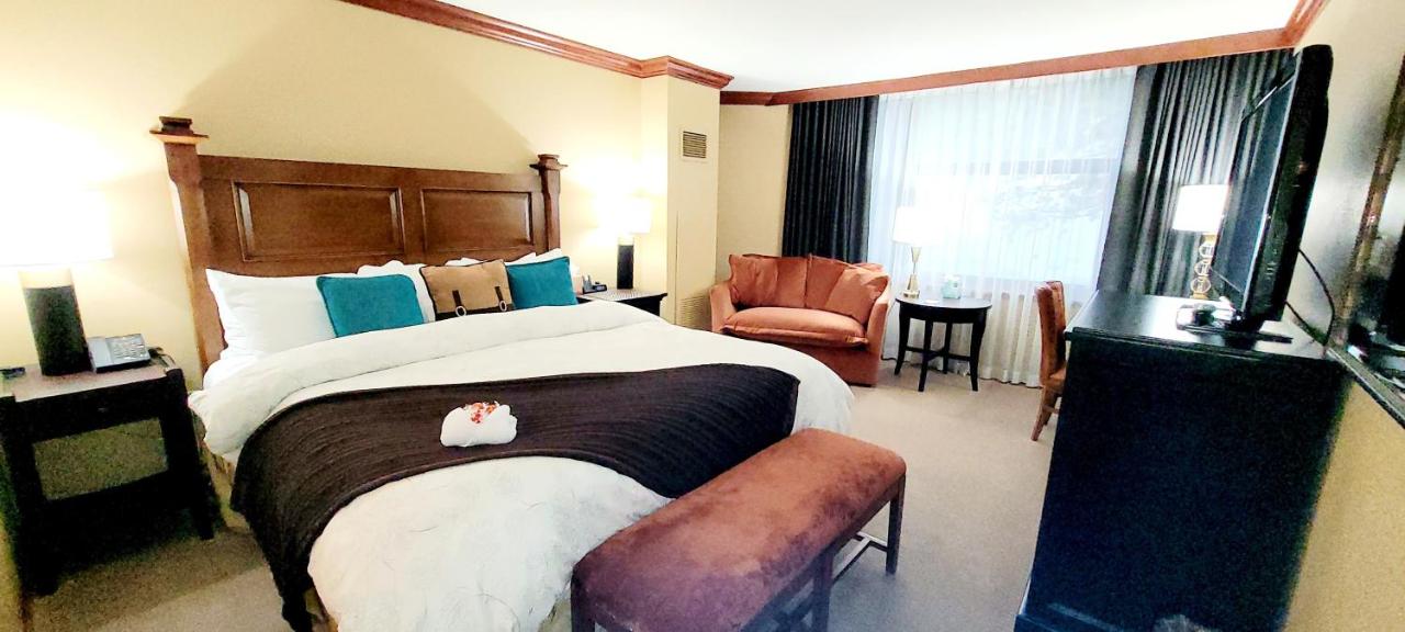 Dav's Slopeside King Studio -- Resort & Spa at Everline - 2