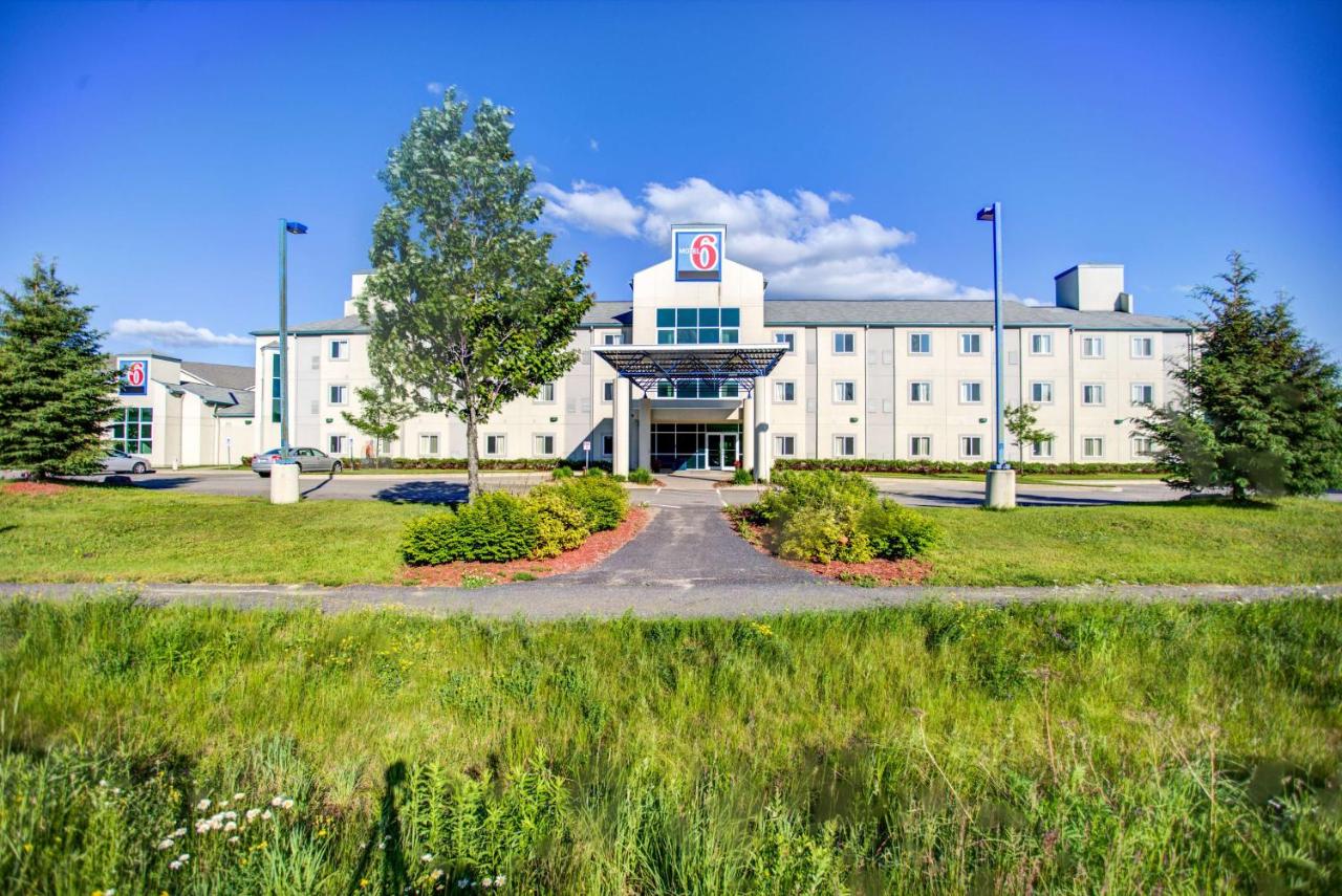 Motel 6 Huntsville, ON
