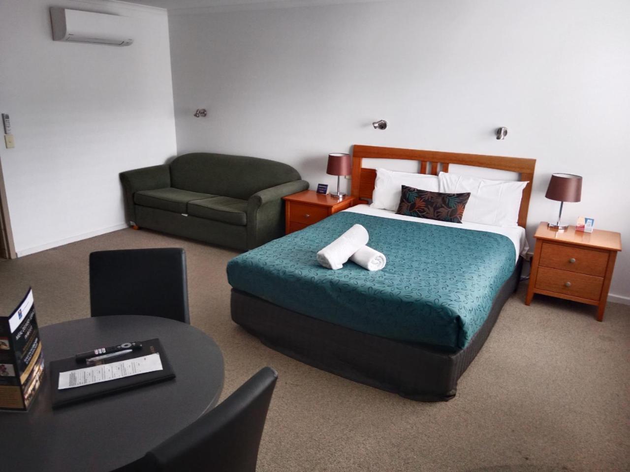Waves Motel and Apartments photo 4