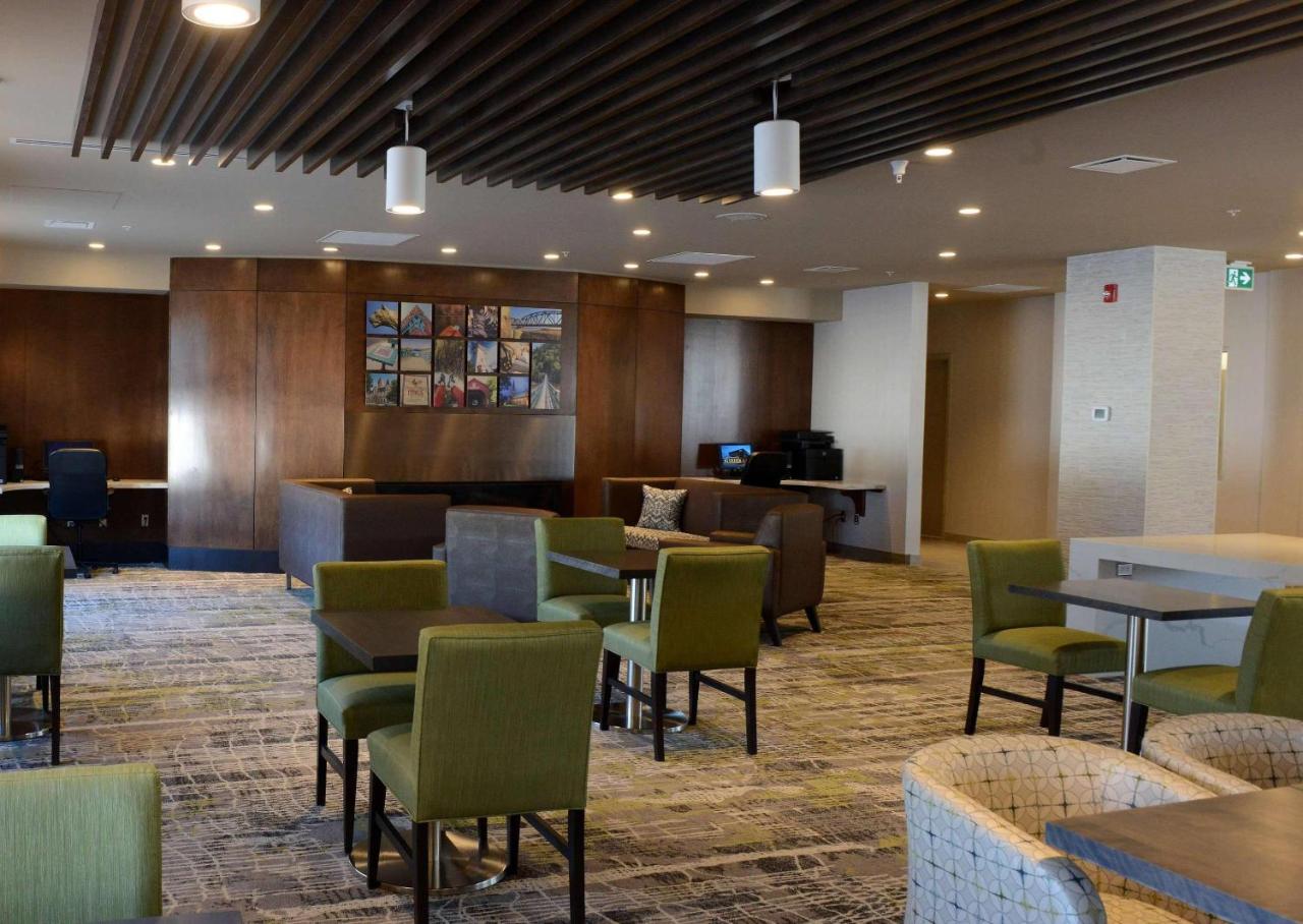 Radisson Hotel Kingswood Hotel Fredericton, NB photo 2