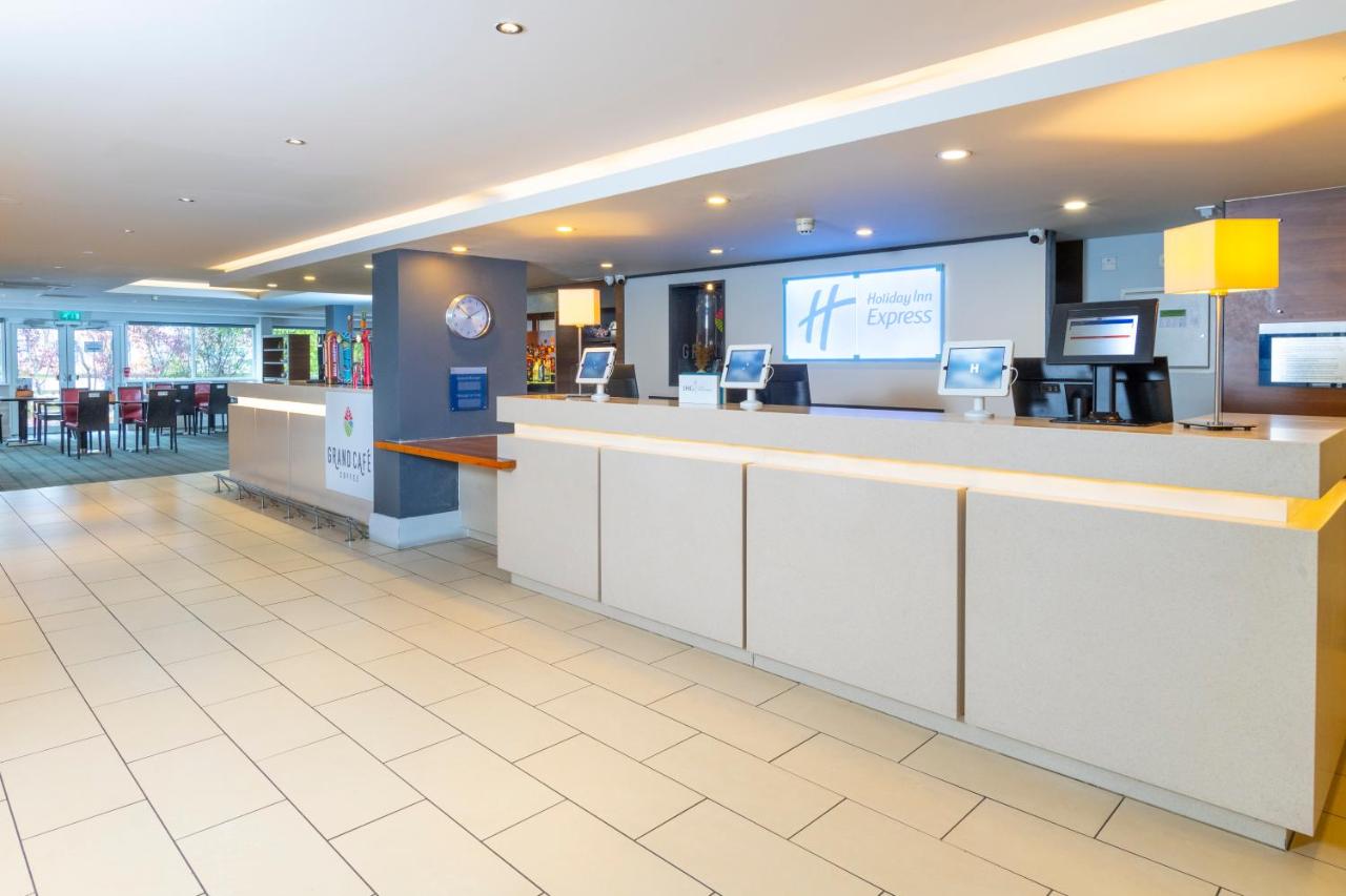 Holiday Inn Express Northampton - South by IHG - 3