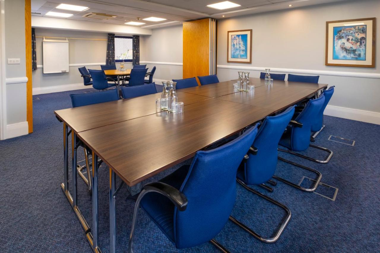 Holiday Inn Express Northampton - South By IHG photo 2