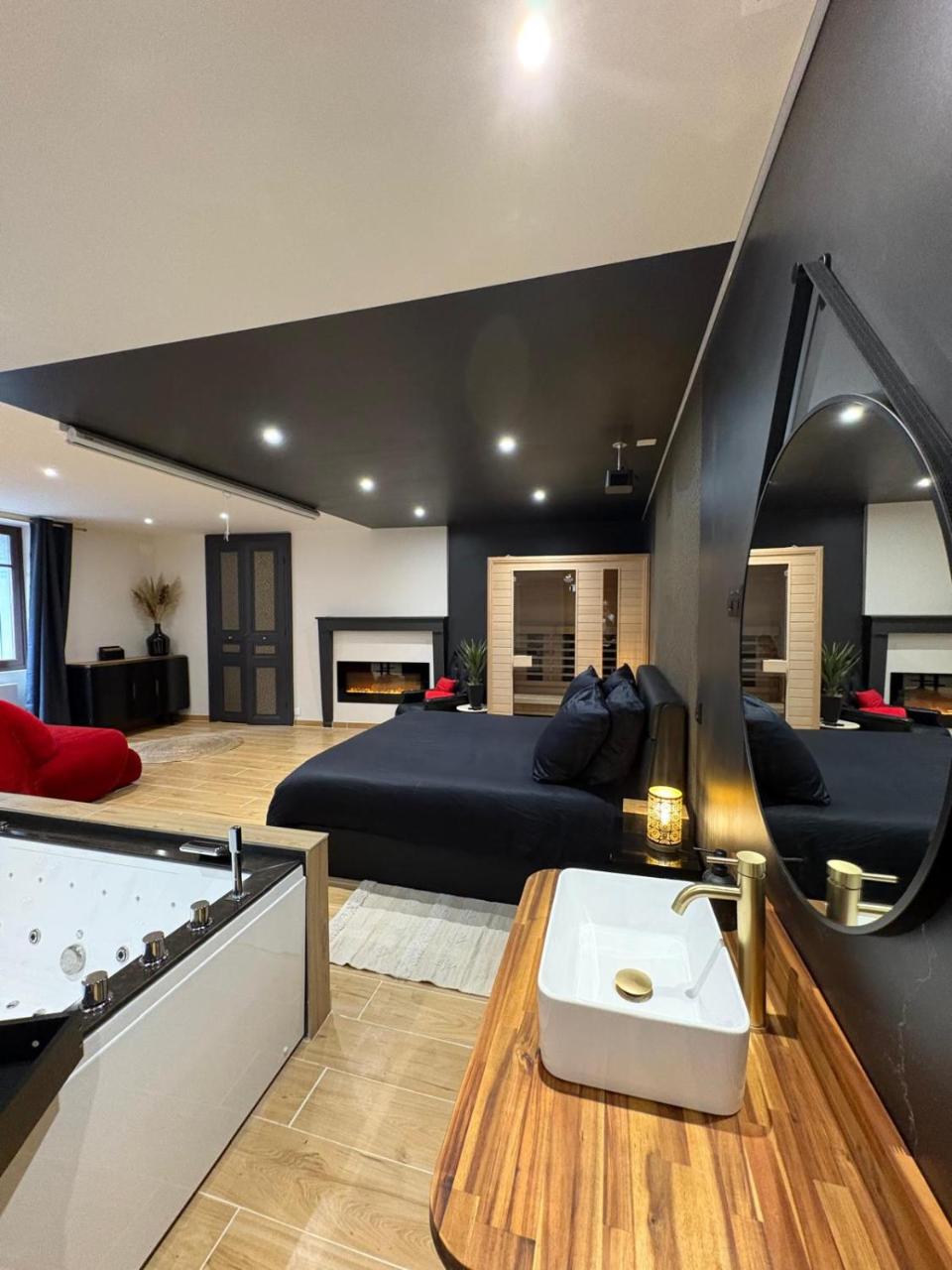 Parenthèse Enchantée pour Deux Spa privé sauna & vidéoprojecteur - 4