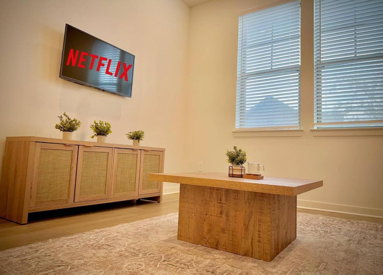 WorkerFriendly KINGbed A plus Location Washer Wifi Pool - 5