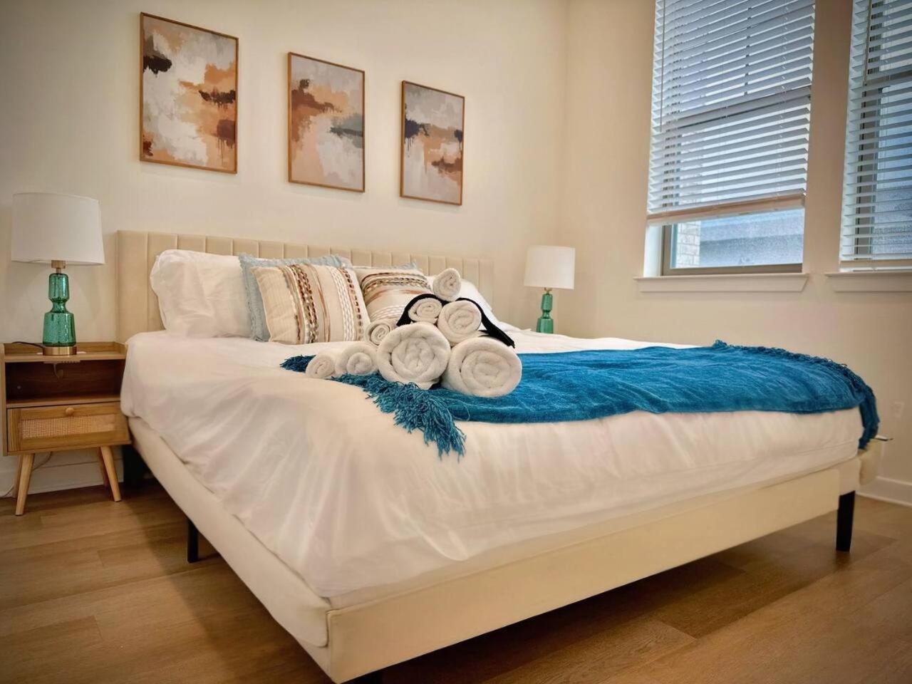 WorkerFriendly KINGbed A plus Location Washer Wifi Pool - 6