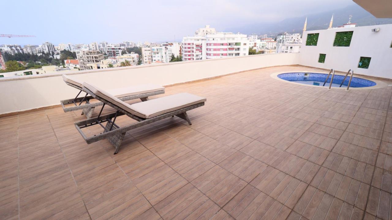 Girne Merkezde Geniş Teraslı Havuzlu Daire - 4