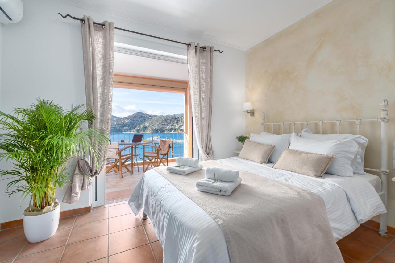 Niovi Seaview Apartments - 3