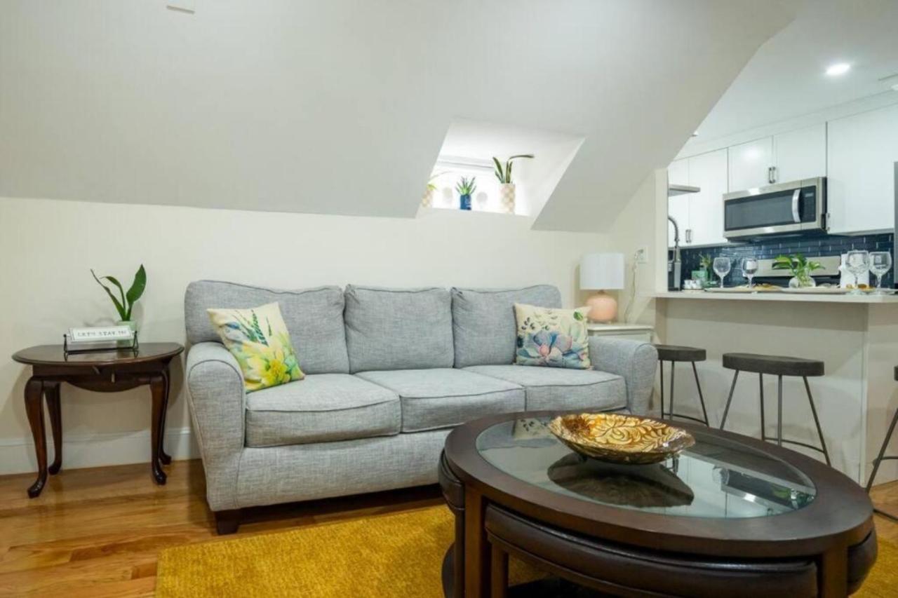 Breezy 3BR Boston Apt - Bathtub, Parking, TV, Walk to Train 803 - 6