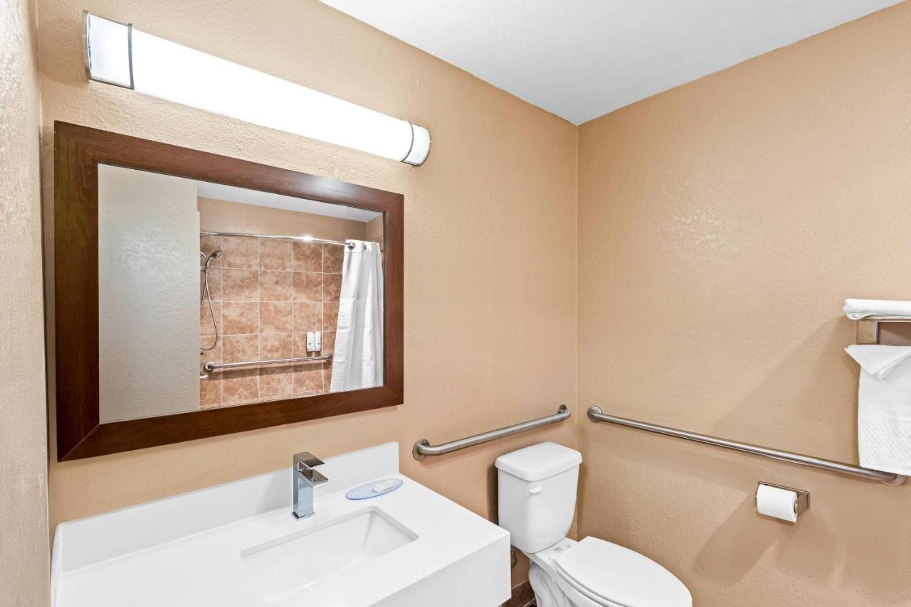 Quality Inn West Des Moines - Clive photo 3