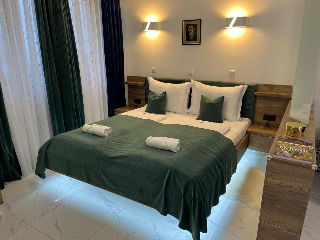 La Luna Premium Deluxe Apartment with Pool & Jacuzzi, Bikes and Covered Parking - 5