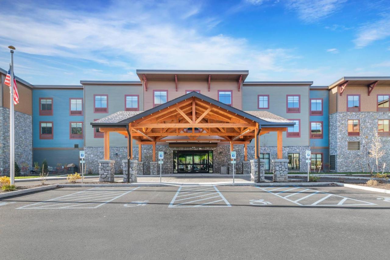 Cambria Hotel Lake Placid - Lakeside Resort - 3