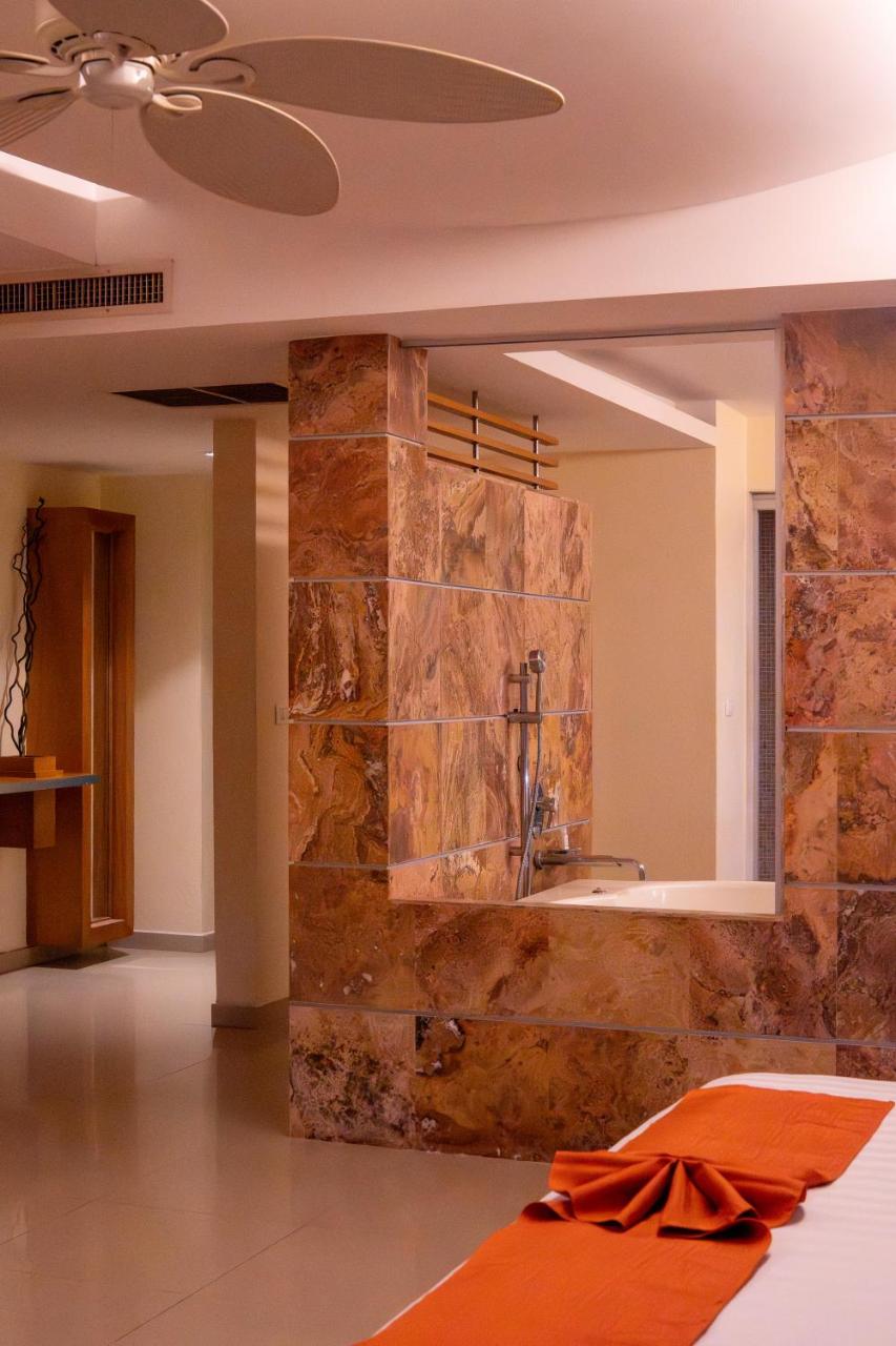 Artisan Family Hotels and Resort Collection Playa Esmeralda photo 3