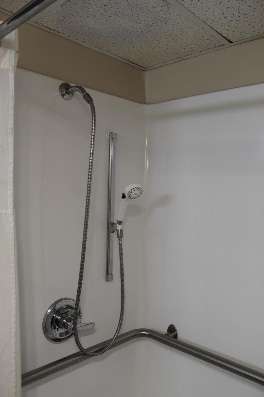 Quality Inn & Suites Moline - Quad Cities photo 3