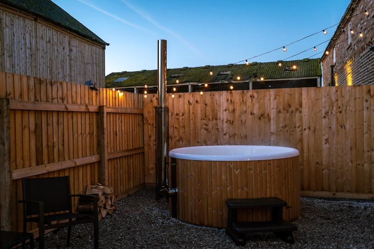 Unique luxury barn with private wood-fired hot tub - 3