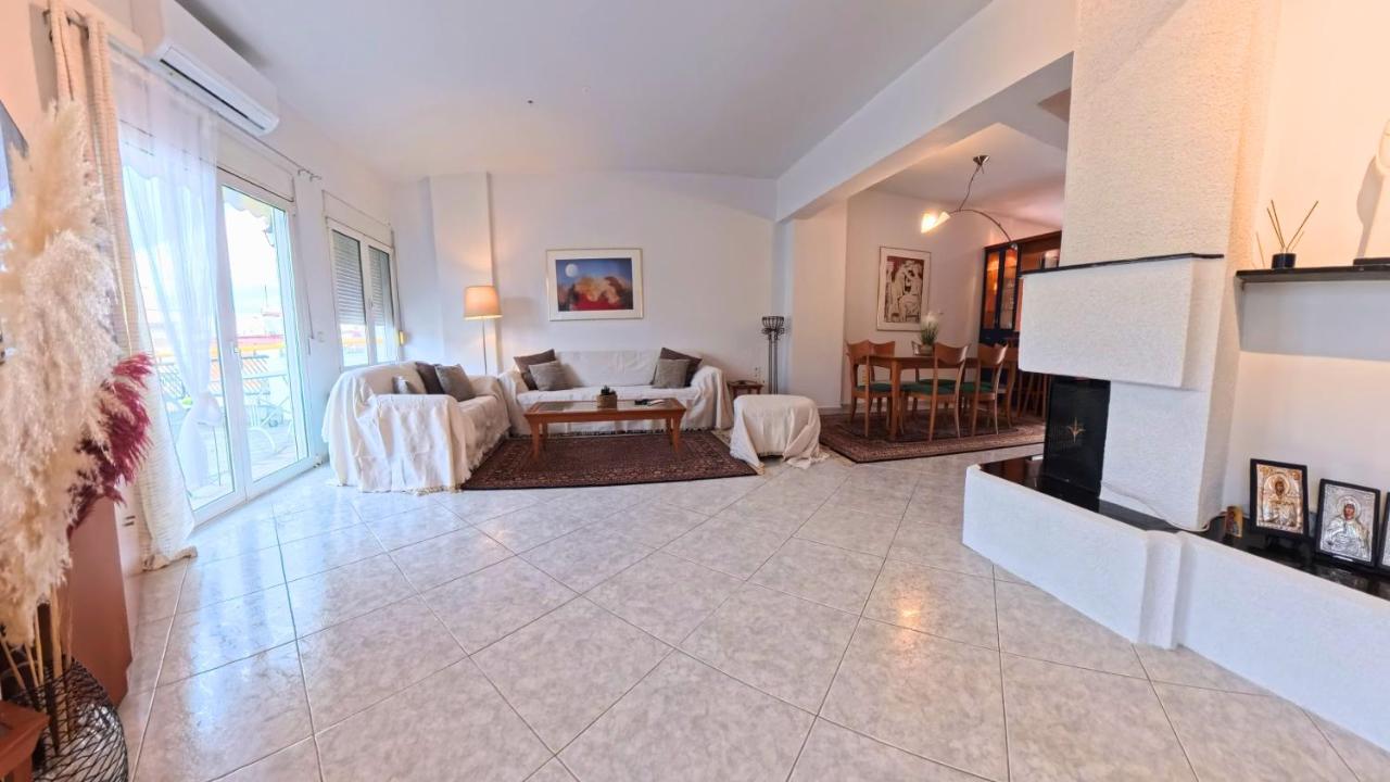 Entire-Floor 2BR Penthouse with 2 Huge Balconies & Free Parking - 5